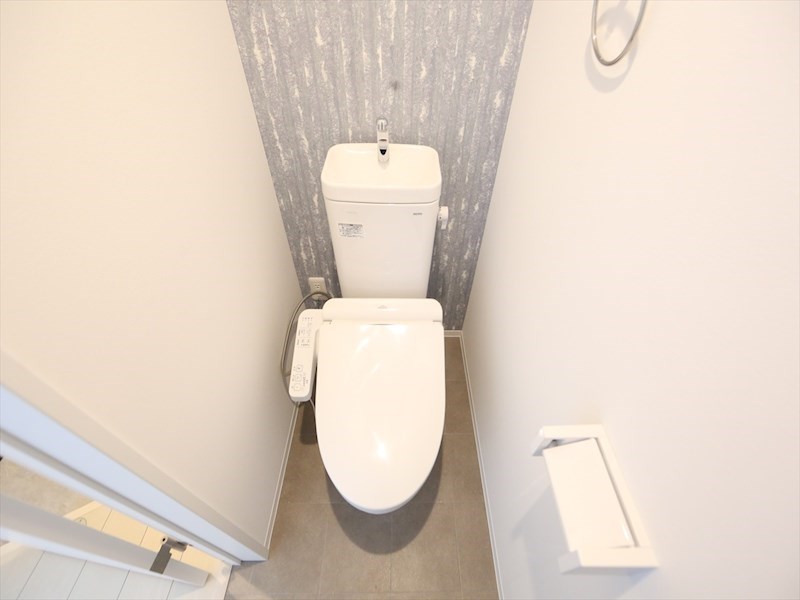 トイレ　温水洗浄暖房便座付トイレ