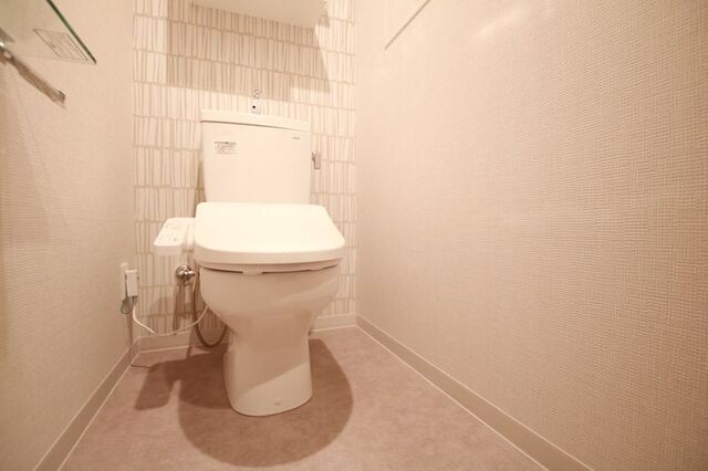 トイレ　※別室の参考写真の為、現況優先です。