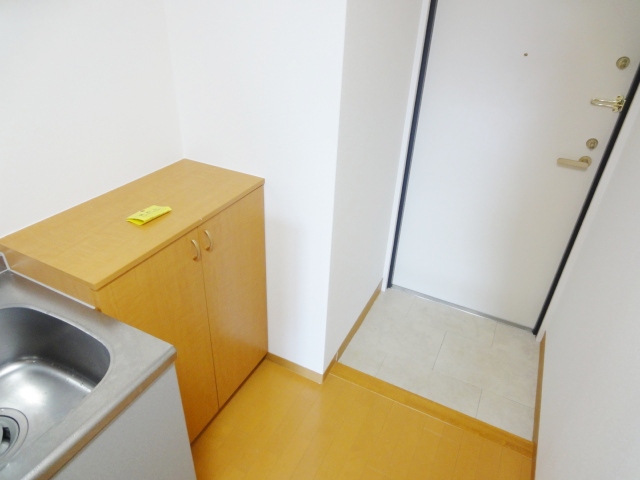 玄関　同物件、別号室のものです。