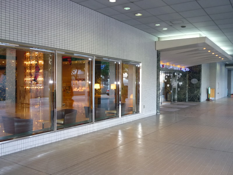 ショッピングセンター　OSAKA BAY TOWER(大阪ベイタワー)（ショッピングセンター）まで337m