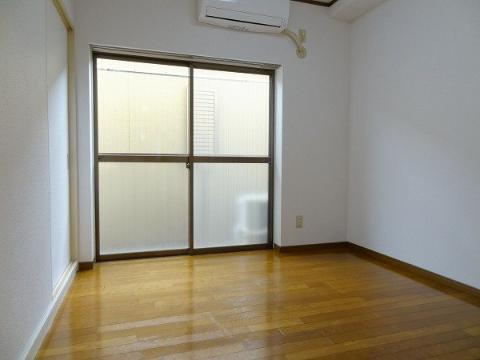 居室・リビング　室内