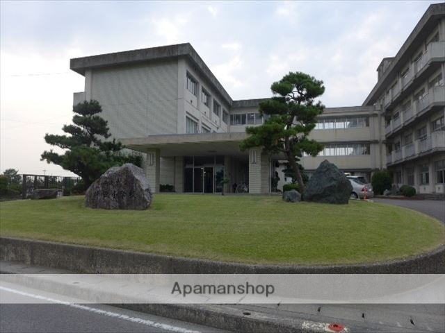 小学校　新田小学校（小学校）まで665m