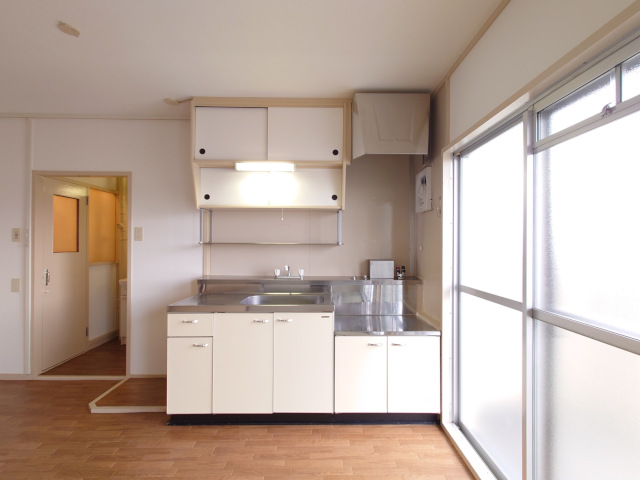 キッチン　※この写真は反転タイプの部屋の写真です。