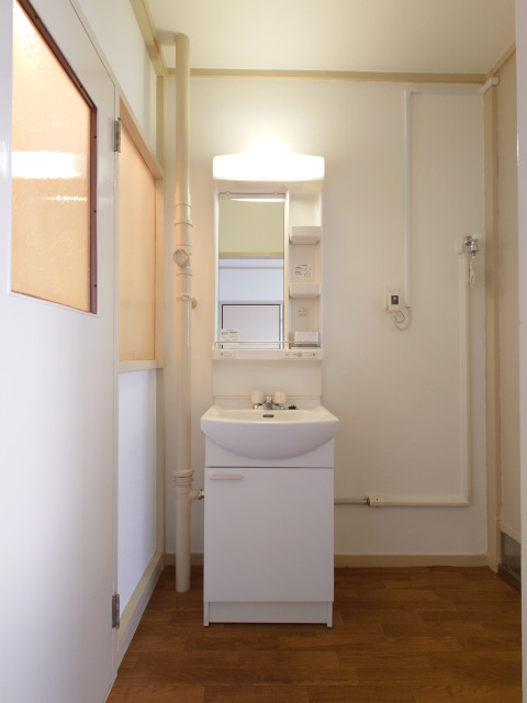 洗面設備　※この写真は反転タイプの部屋の写真です。
