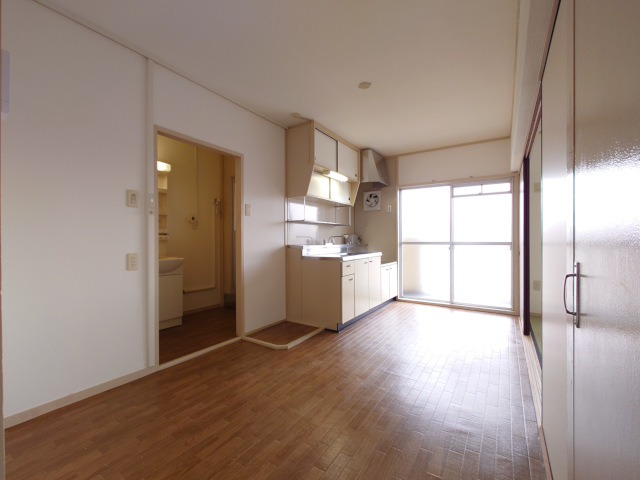 居室・リビング　※この写真は反転タイプの部屋の写真です。