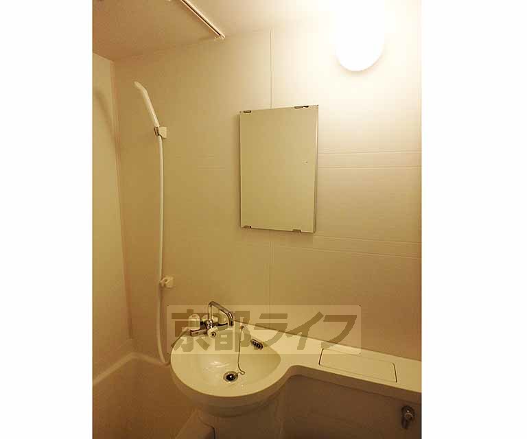 洗面設備　ユニットバス内にある洗面台です。