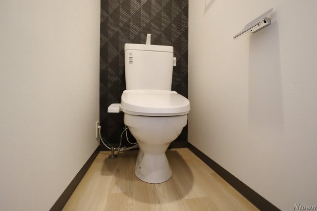 トイレ　落ち着いた色調のトイレです