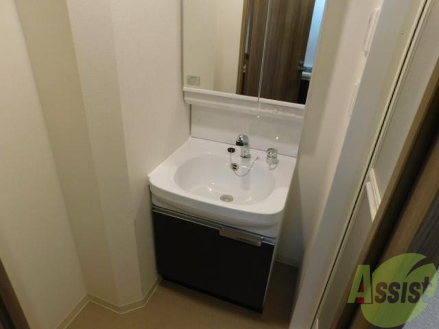 洗面設備　朝の身支度に便利です