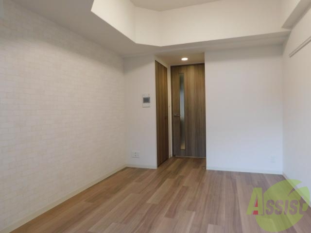 居室・リビング　フローリング貼りの室内です