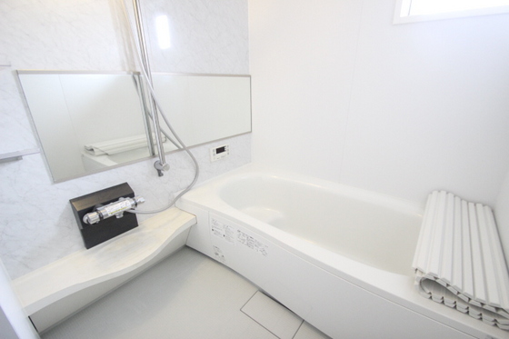 バス・シャワールーム　※別部屋の写真です