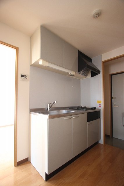 キッチン　同物件、別号室のものです。