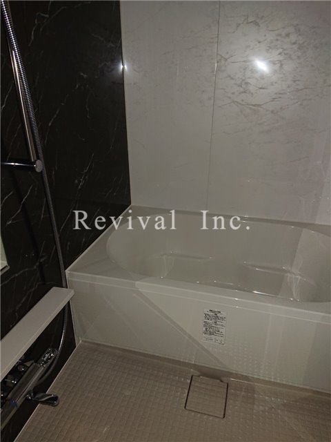 バス・シャワールーム　追い焚き・浴室乾燥完備でございます