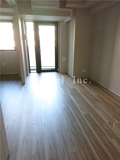 居室・リビング　奥行きのあるリビングでございます