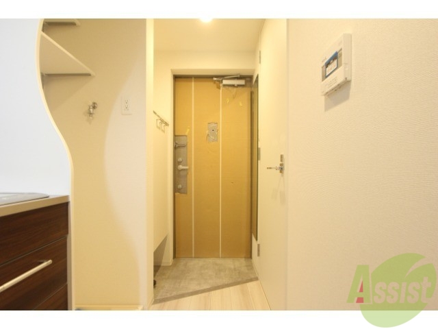 玄関　同タイプ別号室の写真になります。