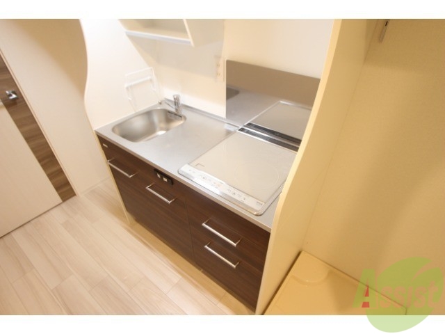 キッチン　同タイプ別号室の写真になります。