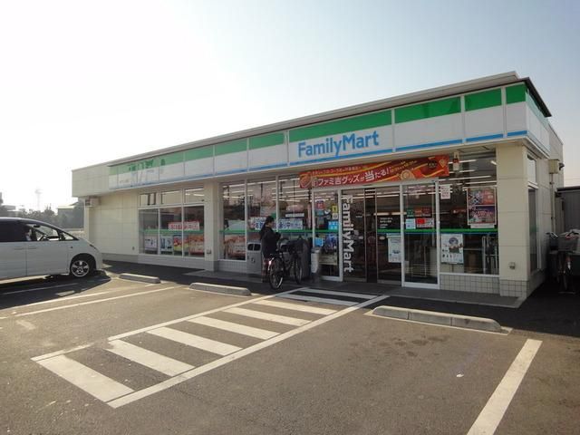 コンビニ　ファミリーマート（コンビニ）まで520m