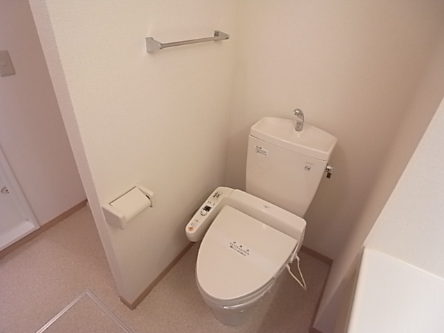 トイレ　温水洗浄便座