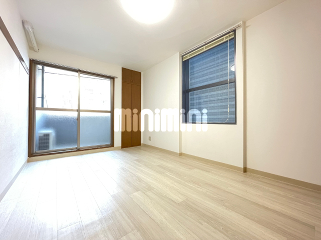 居室・リビング　２面採光で明るく、空間の広さもアップしますね