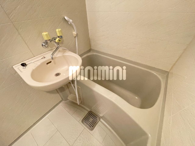 バス・シャワールーム　お風呂とトイレは別々ですよね