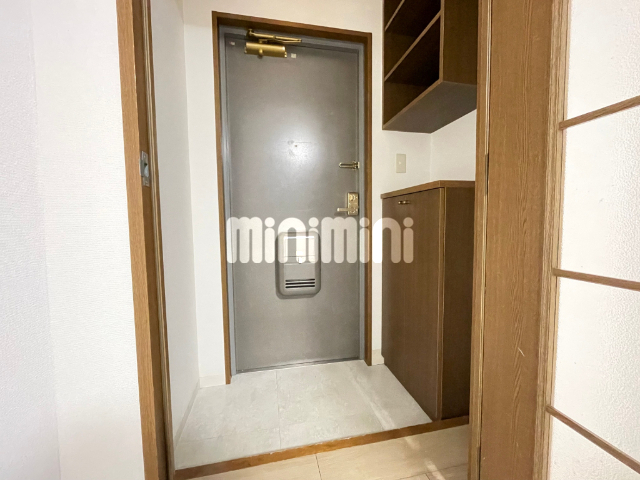 玄関　下駄箱も用意されております