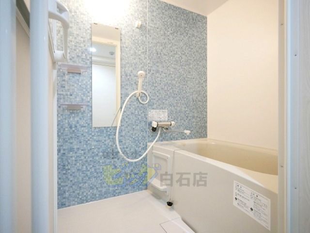 バス・シャワールーム　広々タイプのお風呂です♪