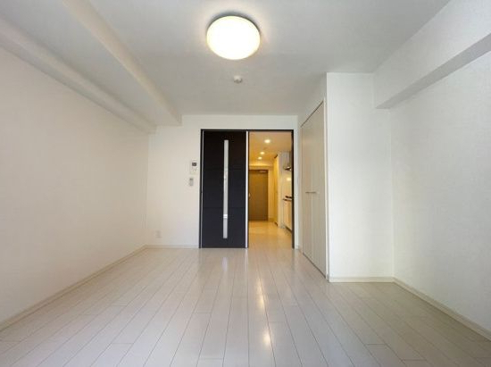 その他部屋・スペース　「清潔感あふれる床材を使用した居室です」