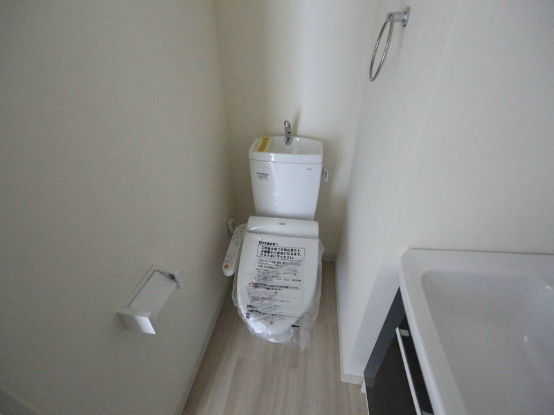 トイレ　温水洗浄暖房便座付トイレ