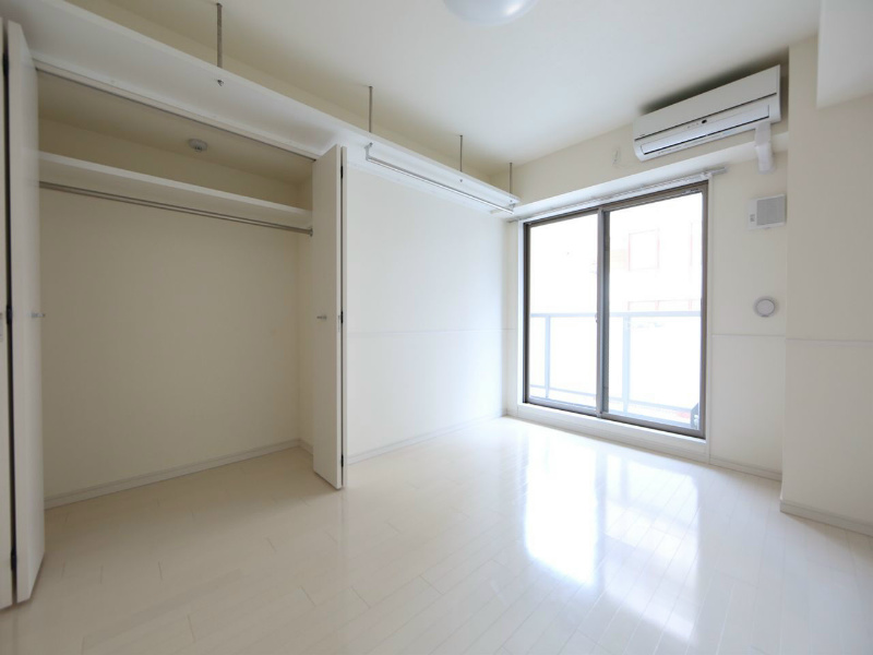 居室・リビング　洋室7.5帖　クローゼット付　南面バルコニー