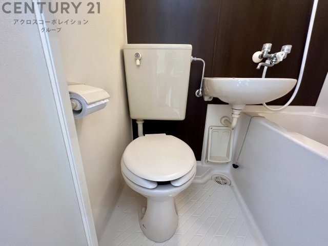 トイレ　浴室内にトイレがあります♪