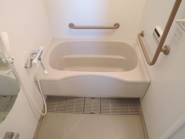 バス・シャワールーム　追炊き給湯付きバス