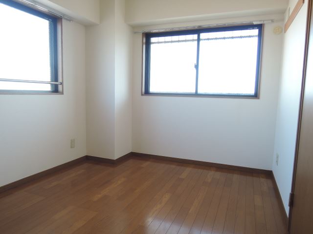 その他部屋・スペース　角部屋で明るい居室