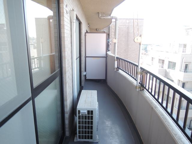 バルコニー　明るいベランダは洗濯物がよく乾きます