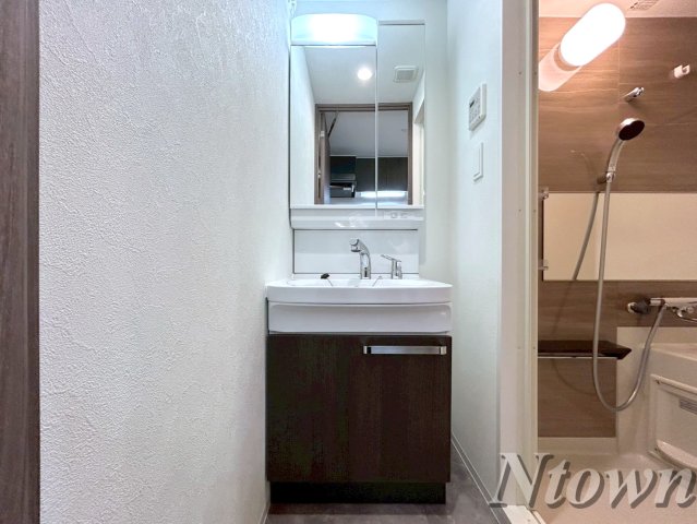 洗面設備　独立洗面台で身支度をすべて済ませてしまいましょう