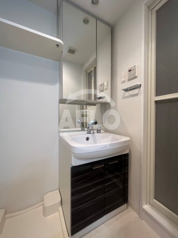 洗面設備　エスリード心斎橋LUXUE　独立洗面台