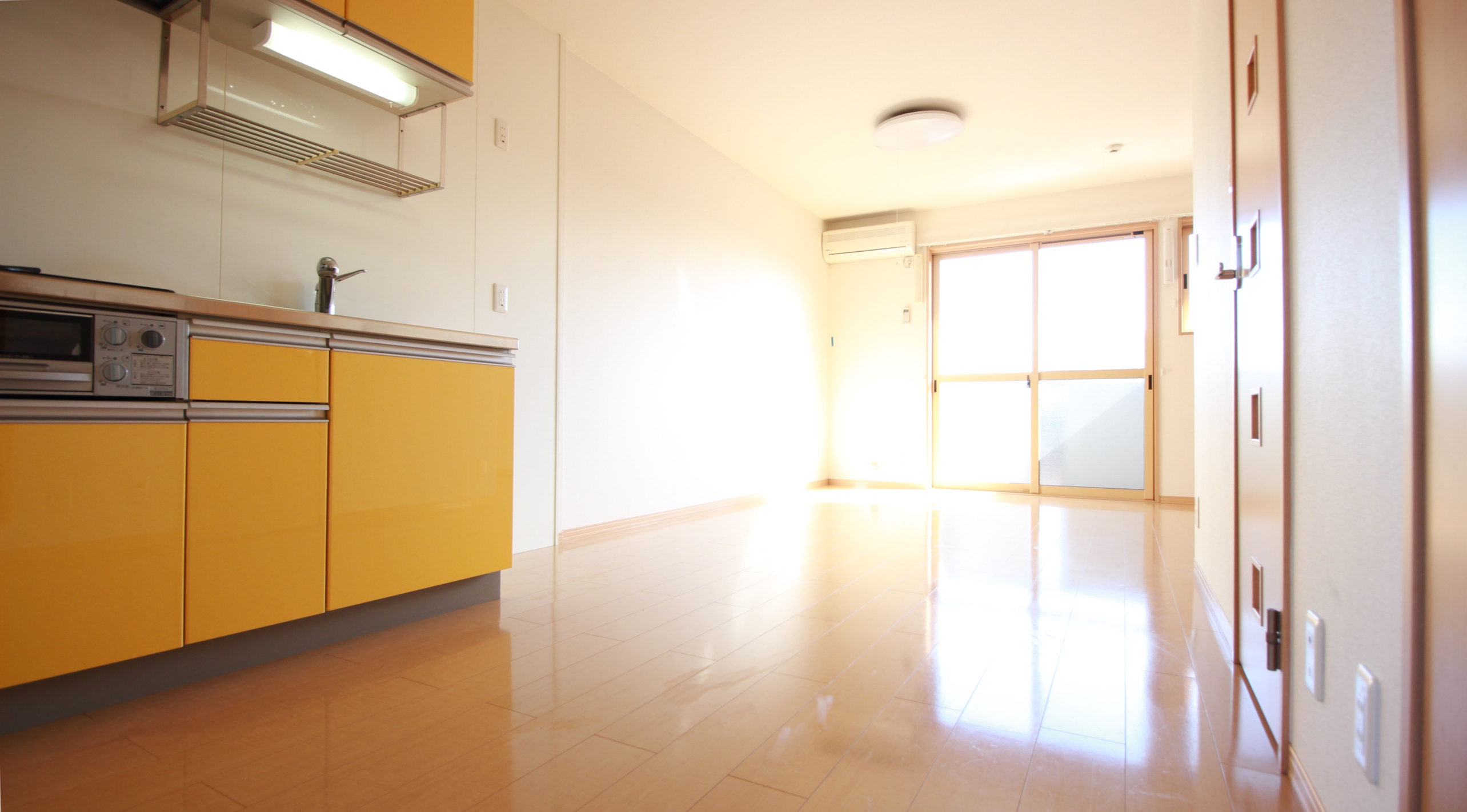 居室・リビング　キッチン＆洋室