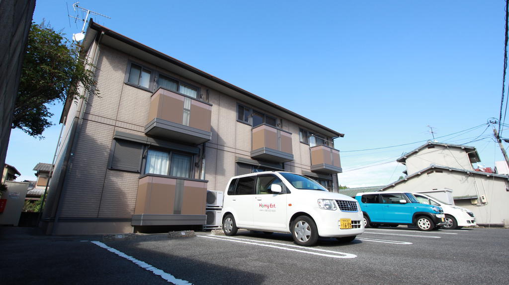 建物外観　住宅街に立地♪