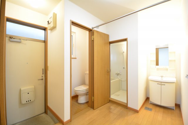 洗面設備　スペースが確保できる洗面所です