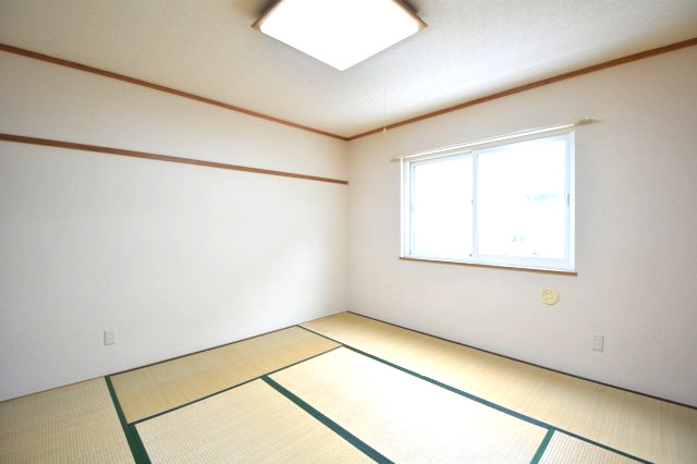 居室・リビング　い草の香りが落ち着く素敵な和室です