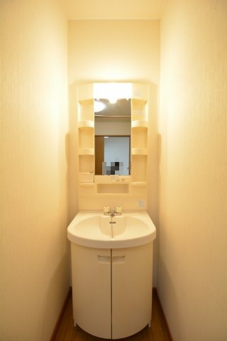 洗面設備　コンパクトで使いやすい洗面所