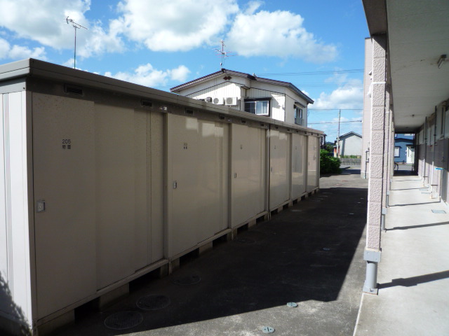 その他　外物置タイヤ等収納