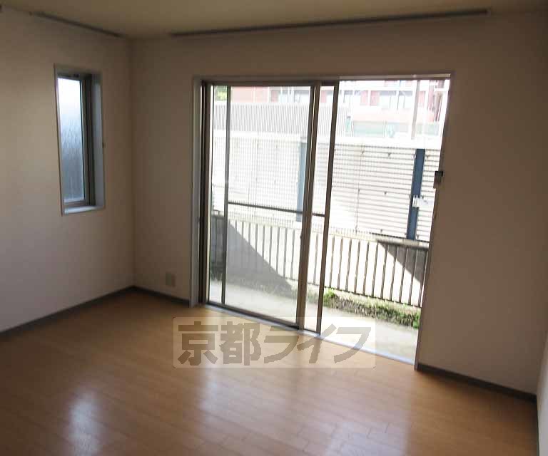 居室・リビング　収納棚付きのお部屋です