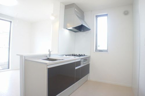 キッチン　コンロは３口★持ち込み必要なくて初期費用も抑えられますよ！