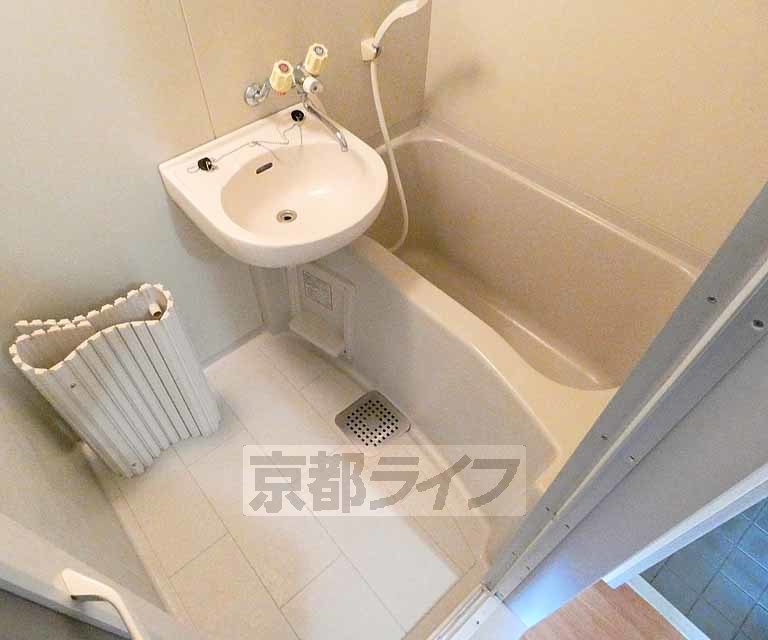 バス・シャワールーム　きれいなバスルームです