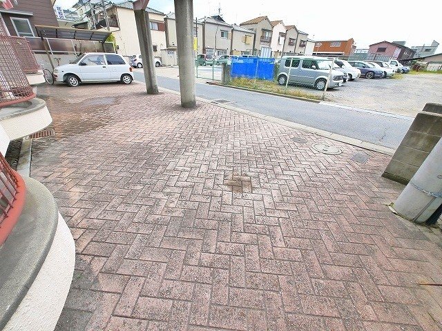 駐車場　駐車場に車を止められます