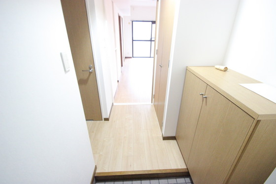 玄関　※別号室の写真です
