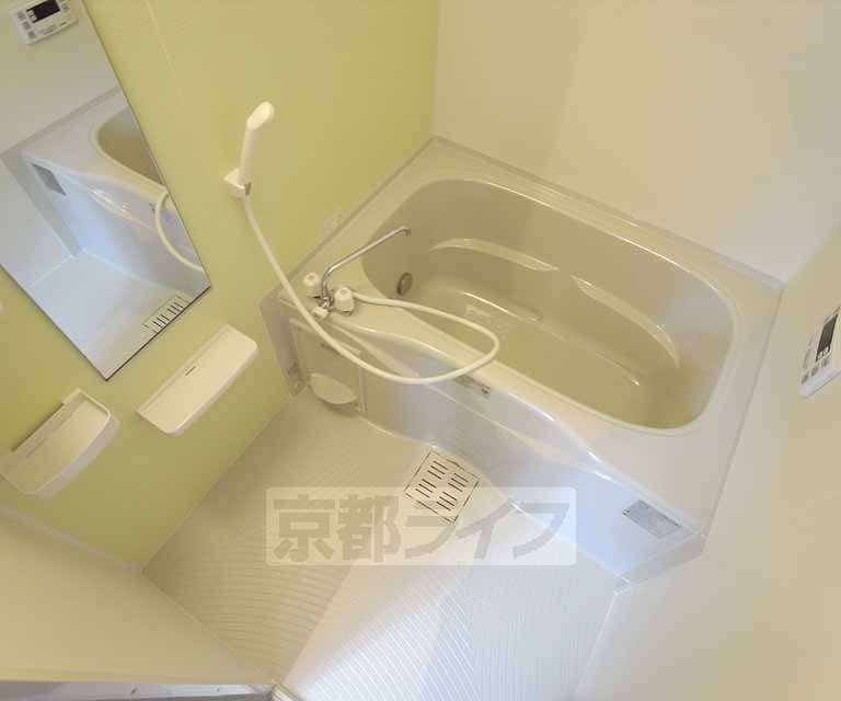 バス・シャワールーム　清潔感のあるバスルームですね