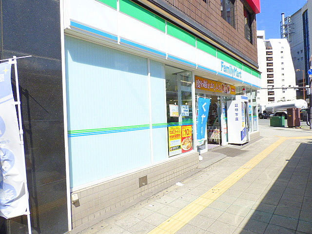 コンビニ　ファミリーマート（コンビニ）まで152m