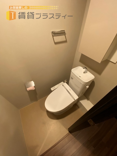 トイレ　温水洗浄便座付き。