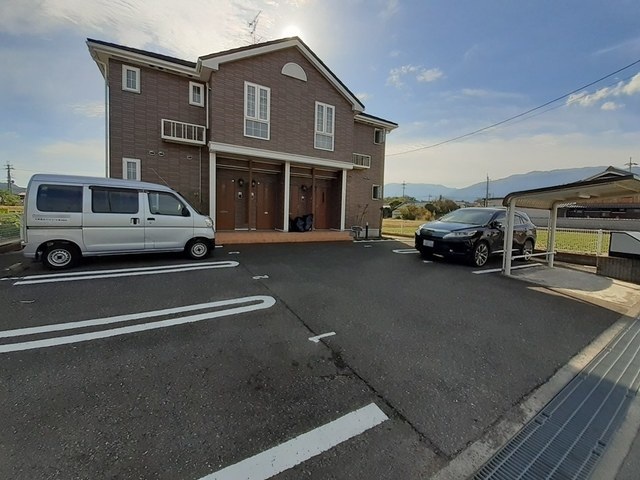 駐車場　同型タイプ