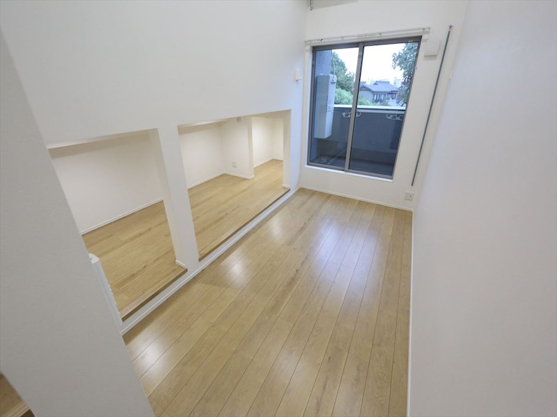 バルコニー　洋室5.4帖　アンダーロフト5帖　エアコン完備